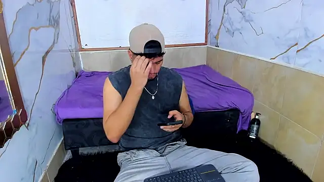 Snapshot of EnriquevillaF chatting on September 28, 2:59 pm EnriquevillaF online show from September 28, 2:59 pm