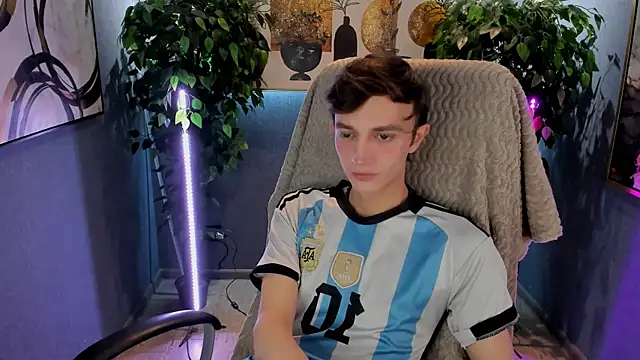 John Weasley online show from December 3, 1:50 pm