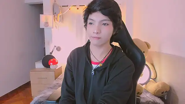 AllanYong18 online show from April 8, 4:13 am