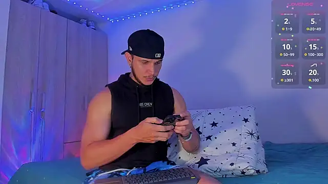 austinoficial online show from November 27, 7:50 pm