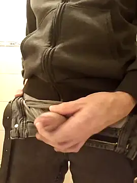 Snapshot of Speedyx0 chatting on January 22, 4:44 am Speedyx0 online show from January 22, 4:44 am