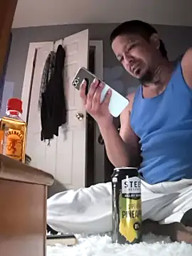 Snapshot of Burrrucecold00 chatting on March 11, 10:18 am Burrrucecold00 online show from March 11, 10:18 am