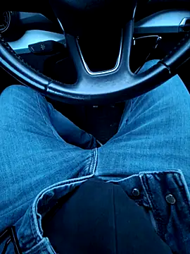 Nzino1983 online show from April 13, 5:24 pm