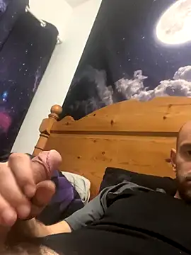 Snapshot of wyattstone chatting on October 4, 3:00 am wyattstone online show from October 4, 3:00 am