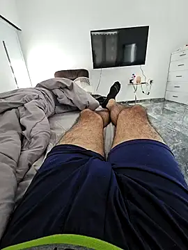 Snapshot of j0nathan00 chatting on February 14, 4:20 pm j0nathan00 online show from February 14, 4:20 pm