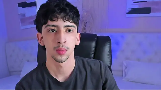 Alezzandro  online show from October 10, 9:29 pm