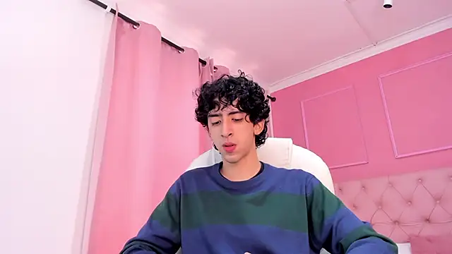 Alezzandro  online show from February 6, 2:26 pm