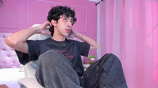 Alezzandro  online show from January 22, 2:14 pm