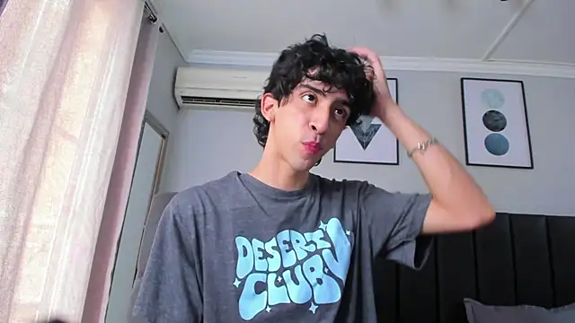 Alezzandro  online show from March 13, 1:40 pm