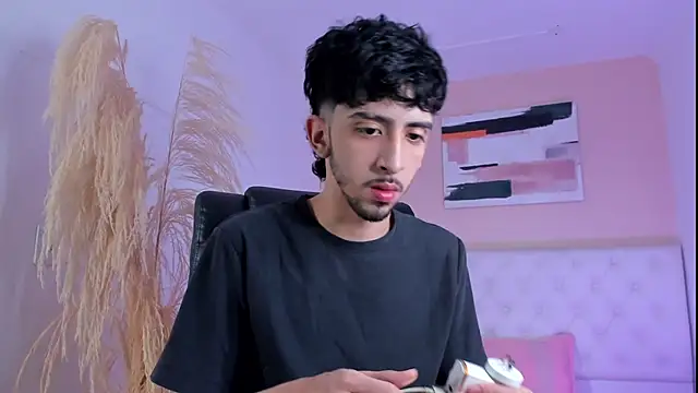 Alezzandro  online show from September 21, 8:53 pm