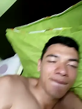 Snapshot of andresiito203 chatting on February 13, 5:48 am andresiito203 online show from February 13, 5:48 am