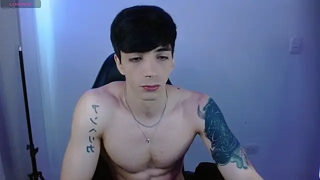 H3ll B0I online show from February 15, 7:11 pm