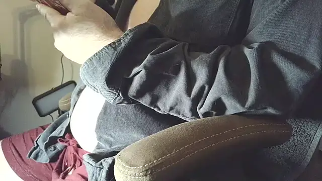 Snapshot of stubbydick3 chatting on February 12, 2:10 pm stubbydick3 online show from February 12, 2:10 pm