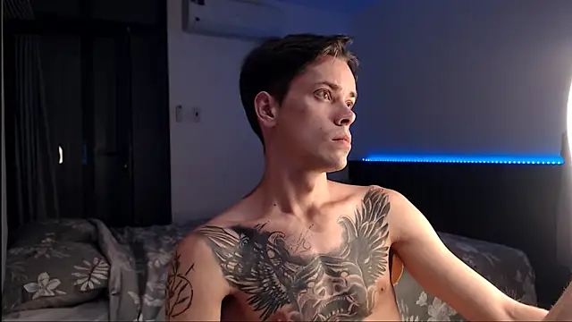Snapshot of William_Henry_ chatting on October 20, 11:52 pm William Henry online show from October 20, 11:52 pm