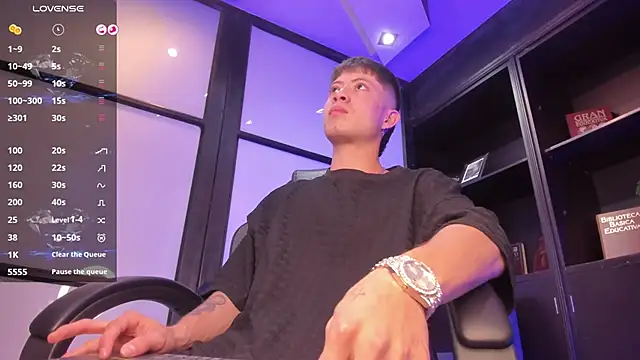 marcuscollins1  online show from October 13, 3:07 pm