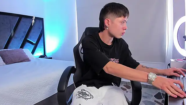 marcuscollins1  online show from October 4, 2:55 pm