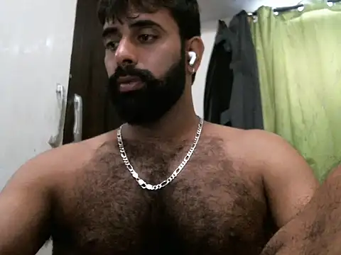 Snapshot of indianhairybull chatting on October 17, 4:49 am indianhairybull online show from October 17, 4:49 am
