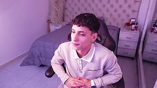 JhoanLeandro online show from April 14, 6:02 am