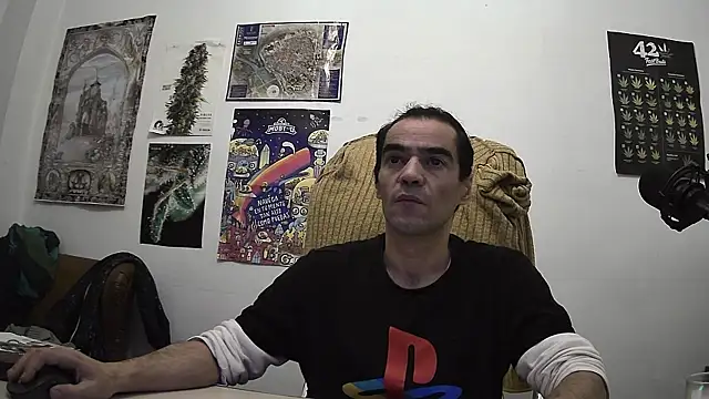 ReyDeBotones online show from April 18, 7:40 pm