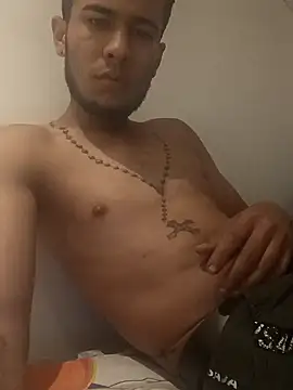 Snapshot of baby-buu chatting on February 3, 3:09 am baby-buu online show from February 3, 3:09 am