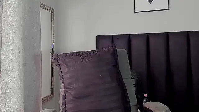 Snapshot of ISAAC_CRYSTON chatting on February 26, 7:36 pm ISAAC CRYSTON online show from February 26, 7:36 pm