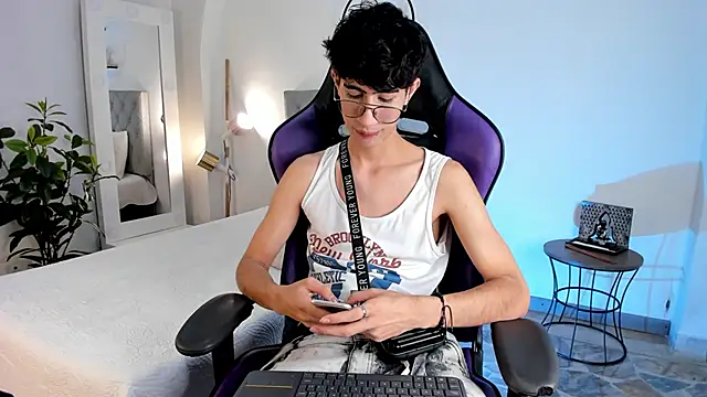 NovaaWheler online show from February 15, 4:25 am