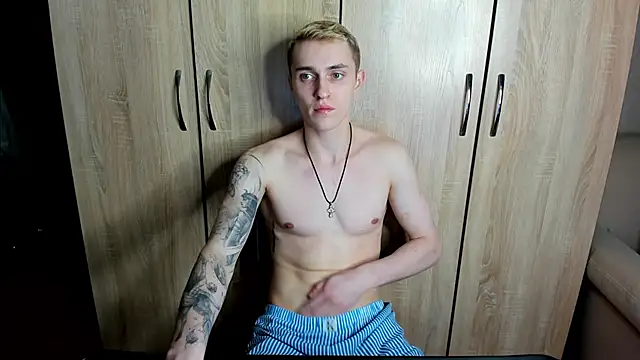 Snapshot of crazybottom99 chatting on March 9, 7:15 pm crazybottom99 online show from March 9, 7:15 pm