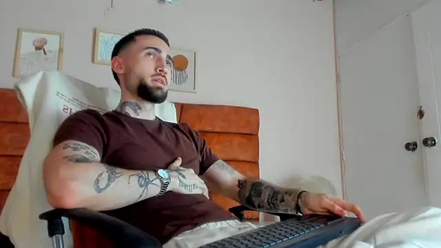 Luke davis01 online show from March 7, 8:00 pm