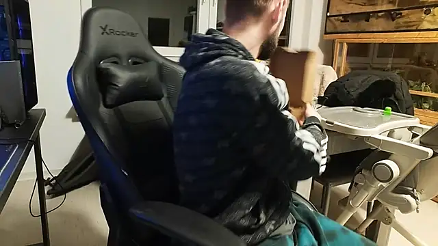 ademandjulia online show from March 16, 11:08 pm