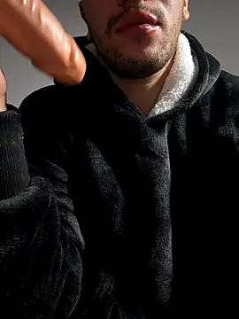 yaxxx03 online show from December 5, 9:00 pm