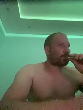 Krzysiekg123 online show from October 20, 9:51 pm