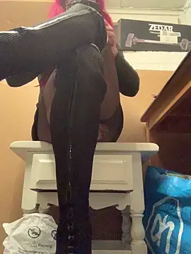 Bleueyez007 online show from December 14, 2:07 am