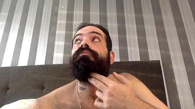 guccititi online show from September 11, 10:20 pm