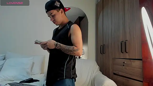 mattiwsmorris  online show from April 18, 4:03 am