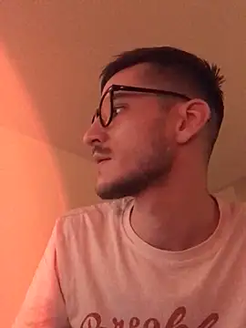 Snapshot of yoyoboy988 chatting on February 18, 9:42 pm yoyoboy988 online show from February 18, 9:42 pm