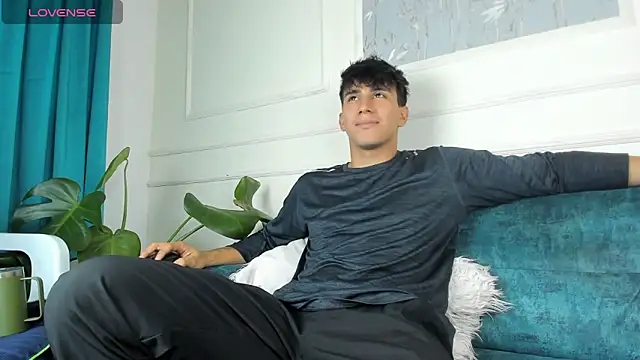 Allex Cano online show from December 17, 1:18 pm