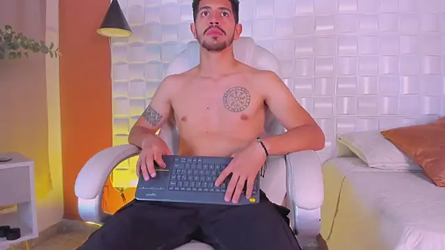 AlejandroStormm online show from March 12, 8:20 pm