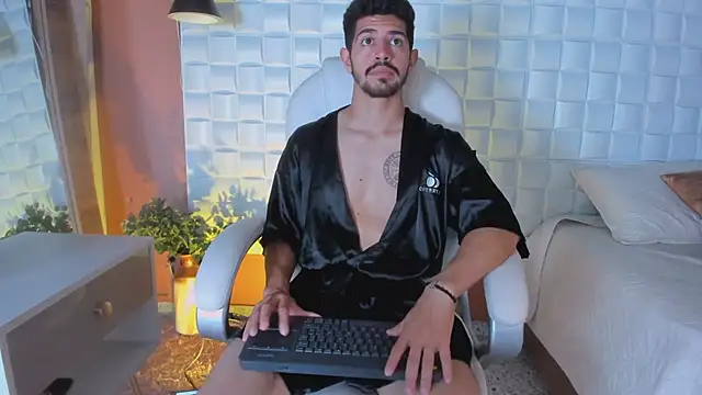 AlejandroStormm online show from March 18, 8:26 pm