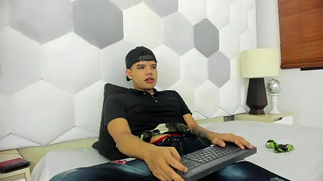 Axel Forte online show from February 10, 1:16 pm