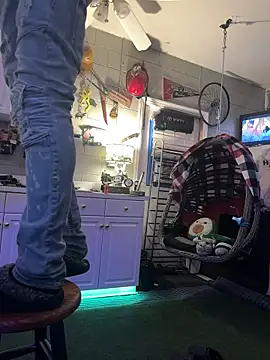 Polaroid White online show from January 12, 8:29 am