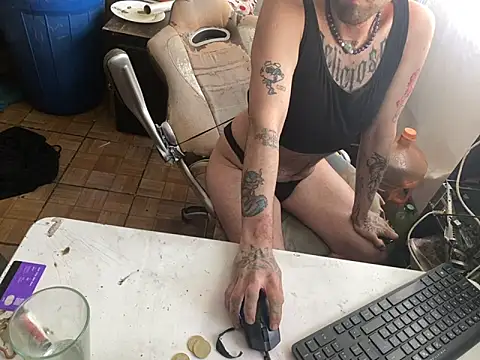 delidemente333 online show from March 21, 2:40 pm