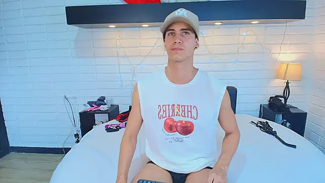 Maximiliano  Fire online show from February 22, 7:43 pm