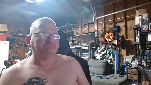 Randomoldguy615 online show from March 7, 4:43 am