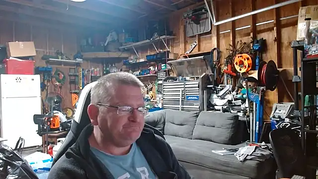 Randomoldguy615 online show from February 22, 4:58 am