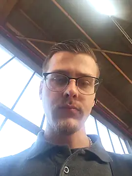 luckyluuk25 online show from March 4, 12:23 pm