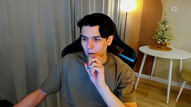 TravisRevas online show from February 2, 1:37 am