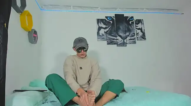 Maxxi hot23 online show from March 2, 7:08 pm