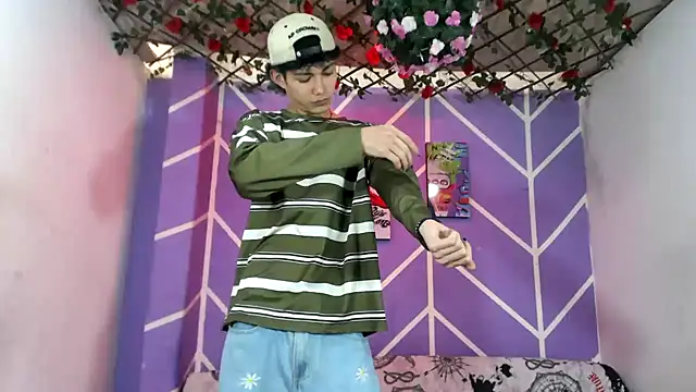 Maxxi hot23 online show from September 8, 7:24 pm