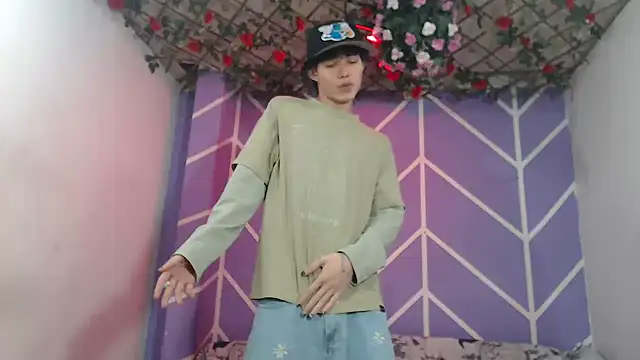 Maxxi hot23 online show from October 13, 1:00 am