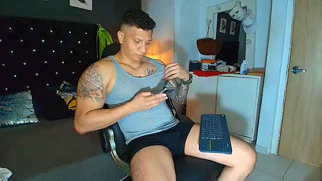 ethan dalton  online show from July 18, 3:57 am